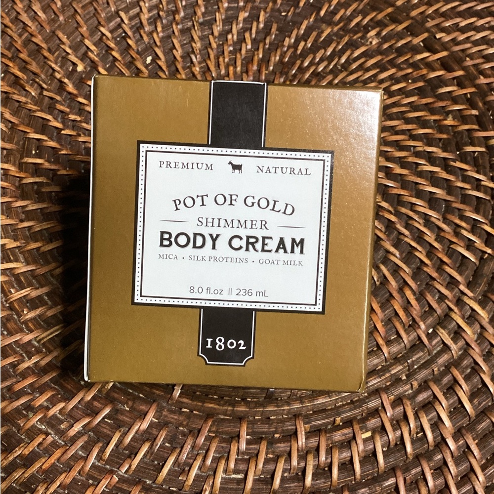 Beekman 1802 
Pot Of Gold Body Shimmer
